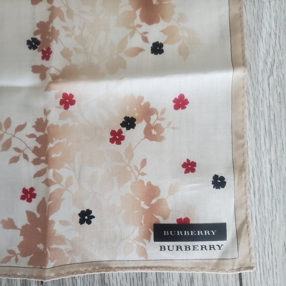 Burberry Scarf/Hankies - Picture 15 of 17
